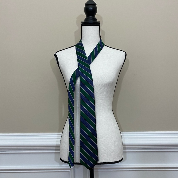 CLUB ROOM TIE - Picture 1 of 3